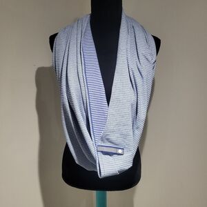 Lululemon Women's Vinyasa Snap Enclosure Reversible Infinity Scarf Blue White